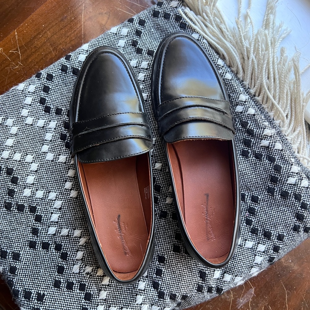 Universal Thread Loafers